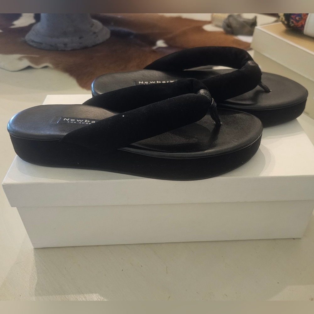 Bark Women's Black Sandals